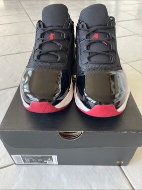 Jordan Men's Athletic Shoes Black Red